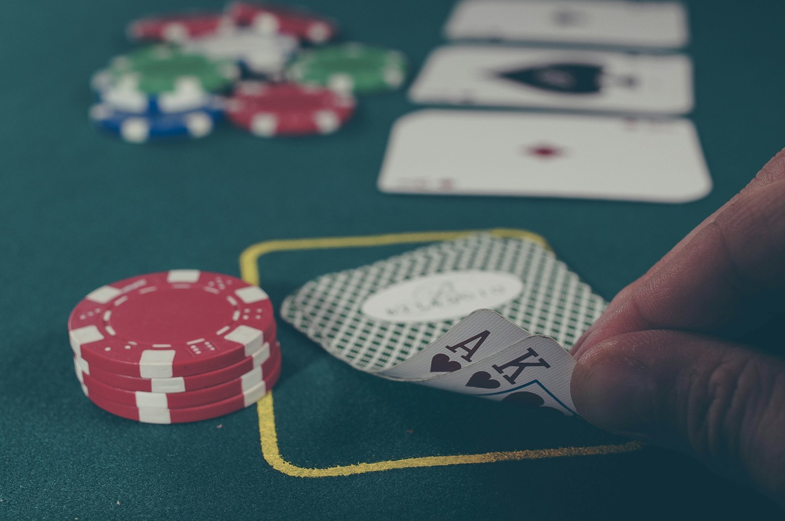 Live dealer spil er populære, også online casino spil, hvor casinoer som 888casino, LeoVegas og mange andre tilbyder live dealer spil døgnet rundt